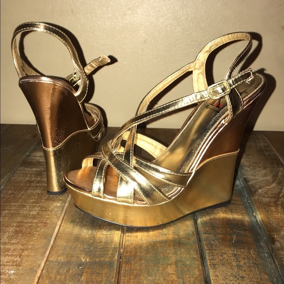 Kayleen Shoes - NEW NEVER WORN Strappy Gold & Rose Wedges 7.5